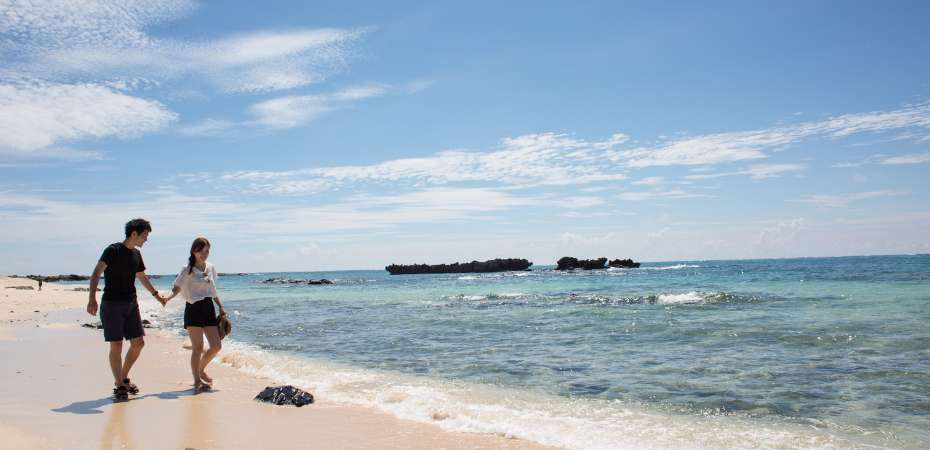 夏の海デートの服装・持ち物