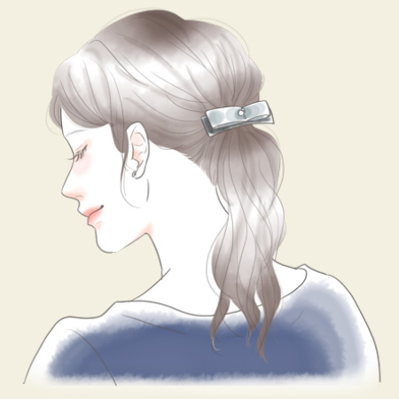 ヘアアクセサリーは派手すぎないもの